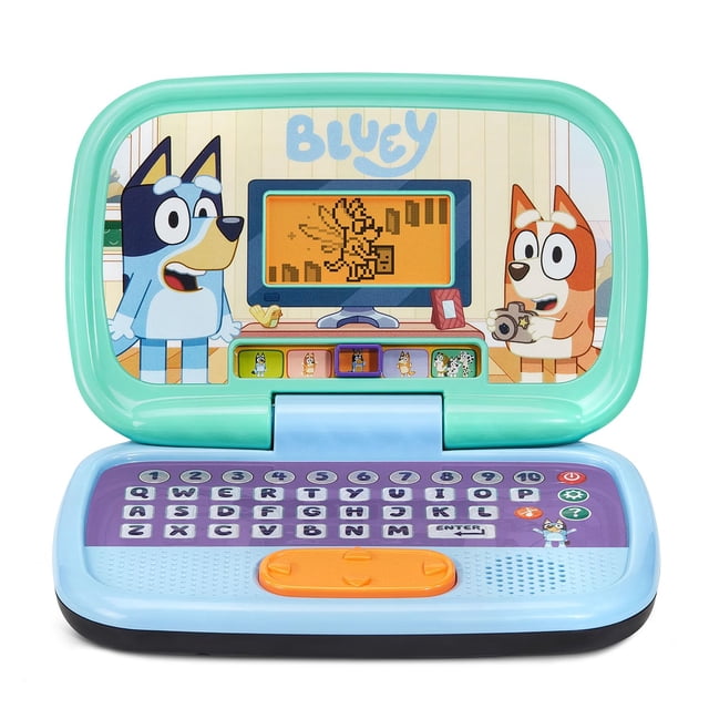 vtech bluey laptop de juegos electrónico de aprendizaje con 10 juegos Abierta vista frontal de la laptop infantil con carcasa verde agua, pantalla LCD naranja con sprite de Bluey, teclado alfabético morado con teclas redondas, botón de navegación naranja grande y gráficos de Bluey y Bingo en el panel interior; suitable para introducir letras y juegos de memoria a niños a partir de 3 años.