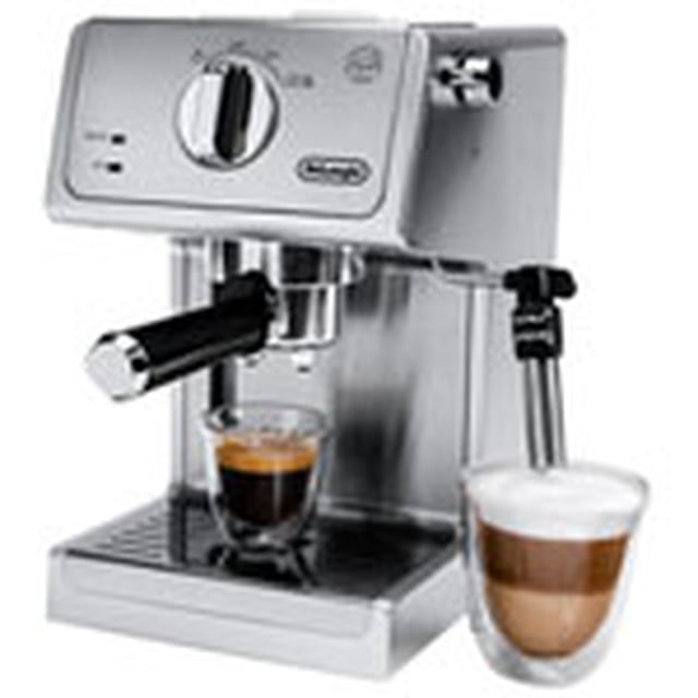 espr. delonghi de'longhi manual ecp3630delonghi Gris De'Longhi manual espresso machine, centered front-facing view with portafilter attached and single espresso shot, visible steam wand frothing milk into a glass, control dial and front tray visible on a countertop; often used for home espresso and cappuccino prep.