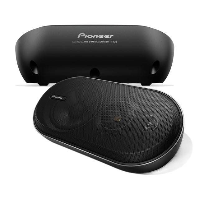 altavoces para coche pioneer ts-x210 montaje en superficie de 3 vías 100 w (par) Par de bocinas Pioneer TS-X210 en carcasa ovalada negra con rejilla perforada que muestra woofer y tweeter, puerto Bass-reflex en el panel trasero y logo Pioneer en la rejilla; diseño compacto con crossover integrado para montaje en tablero o bandeja trasera, a menudo usado para actualizar el sistema de audio de fábrica en vehículos.