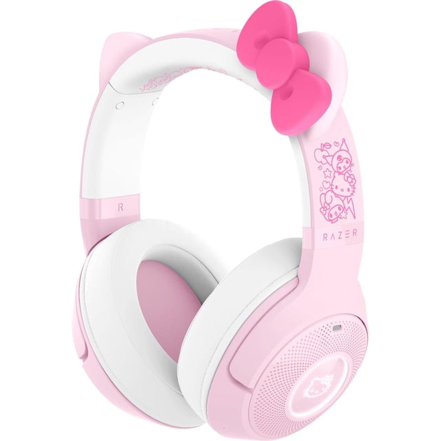 auriculares razer kraken kitty v2 bt inalámbricos rgb bluetooth 5.2 Audífonos inalámbricos Razer Kraken Kitty V2 BT en rosa y blanco, vista de tres cuartos con diadema acolchada y orejas decorativas, copas circumaurales con almohadillas blancas forradas en tela, anillo RGB en las cubiertas externas, micrófonos integrados con supresión de ruido (según especificación) y puerto USB‑C para carga; diseño ligero, aptos para gaming y streaming por Bluetooth 5.2 y modo de juego de baja latencia.
