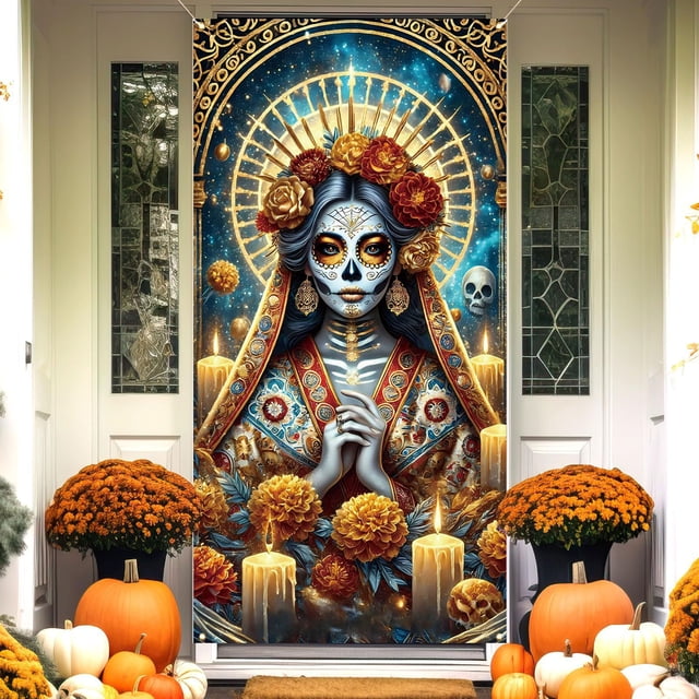 decoraciones de halloween, 35 x 71 pulgadas, cubierta de puerta de halloween y día de muertos en vista frontal completa; cubierta de poliéster multicolor con figura femenina estilo Día de Muertos con halo dorado y corona de flores, túnica bordada, cempasúchiles y velas encendidas, cuelga con cuerda y cubre la puerta; también se usa comúnmente para decorar paredes o mesas en fiestas.