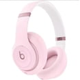 thumbnail image 1 of Audífonos inalámbricos Beats Studio Pro reacondicionados con cancelación de ruido, color rosa, 1 of 4