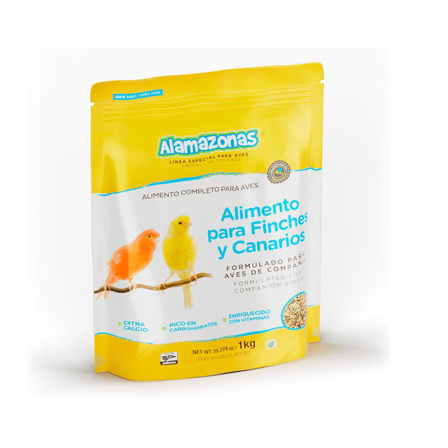 alimento mantenimiento canarios 1kg alamazonas bolsa resellable frontal con logo Alamazonas y texto "Alimento para Finches y Canarios", vista de frente con dos pájaros ilustrados (naranja y amarillo) sobre una rama, leyenda que indica enriquecido con vitaminas y minerales y una ventana que muestra la mezcla de semillas; suele usarse también para complementar dietas de aves de compañía pequeñas.