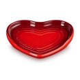 thumbnail image 1 of Soporte para cucharas Le Creuset, de gres, color cereza, en forma de corazón, 5,25 cm, 1 of 4