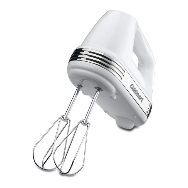 batidora de mano cuisinart hm-70 power advantage de 7 velocidades plateada, blanca con cuerpo blanco y franjas plateadas, vista frontal en ángulo que muestra mango ergonómico y logo Cuisinart, dos batidores extra-largos de acero inoxidable, control deslizante de 7 velocidades y cable giratorio; a menudo usada para batir masas y claras, incluye palanca de expulsión.