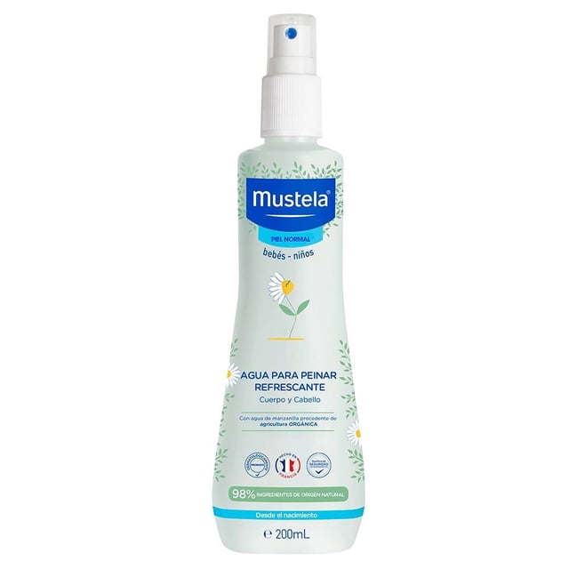 agua para peinar mustela 200ml Spray frontal para bebé y niño en botella blanca y verde con etiqueta azul y pictograma de flor; envase de 200 ml con atomizador, indicado para piel normal y uso desde el nacimiento. Diseñado para desenredar suavemente, reducir nudos, facilitar el peinado y aumentar brillo; refresca cuerpo y cabello sin sensación pegajosa. Útil en la rutina diaria de cuidado capilar infantil.