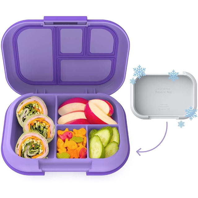 bentgo kids chill lunch box - solucion de almuerzo estilo be bentgo bentgo lonchera multicolor (tono morado visible), vista frontal con tapa abierta que revela cuatro compartimentos integrados para porciones; muestra rollitos, rodajas de manzana, galletas en forma de estrella y pepino; inserto para congelar ilustrado a la derecha, ideal para uso escolar y guardar snacks en excursiones.