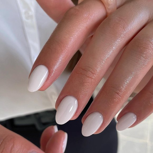 Uñas postizas blancas cortas, ovaladas y redondas, con pegamento. Uñas postizas cortas en blanco lechoso Sxvme. Uñas postizas acrílicas de gel hechas a mano. Uñas almendradas naturales y gruesas ideal