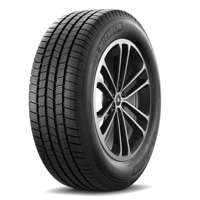 llanta 275/50 r22 michelin defender ltx m/s 2 119/116s vista 3/4 frontal de llanta negra Michelin montada en rin, silueta para SUV y camioneta, banda de rodamiento con canales longitudinales y bloques estriados visibles que favorecen agarre en mojado y desgaste uniforme; a menudo usada en vehículos de alto desempeño y viajes largos.