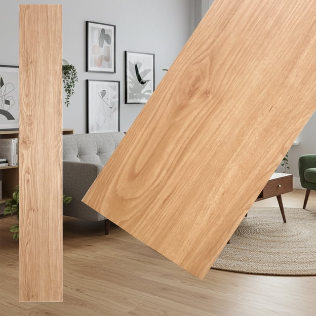 piso spc roble natural texturizado 1220x183×6mm trafico pesado roble natural Lama SPC 1220×183×6 mm con acabado texturizado que replica vetas de roble natural en tono claro; pieza frontal y sala ambientada sobre piso instalado, superficie mate con poros y borde clic para instalación rápida; ideal para salas, recámaras, oficinas y zonas de alto tránsito.