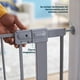 thumbnail image 4 of Safety 1st Puerta metálica de seguridad con cierre automático para bebé o mascota fácil de instalar, 4 of 7