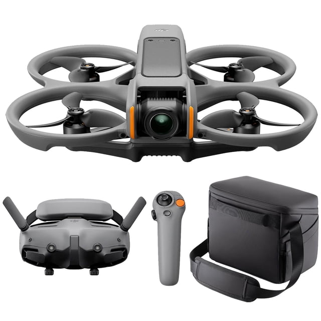 drone dji avata 2 fly more combo (3 baterias) dji goggles 3 4k/60fps distancia 13km 23 min vuelo Gris — Vista frontal centrada del dron con carcasa alrededor de los cuatro rotores y cámara frontal; aparecen también las DJI Goggles 3 (vista trasera), el control de mano con botón naranja y la bolsa de transporte gris. Especificado 23 min de vuelo por batería y alcance hasta 13 km; a menudo usado para grabación FPV de acción y práctica de pilotaje indoor.