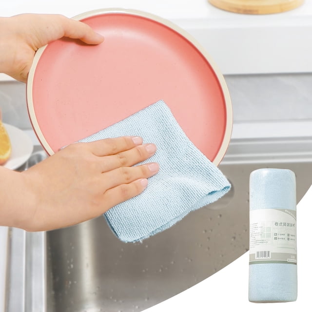 aparatos de cocina, accesorios de cocina, utensilios de cocina, rollos de toallitas de limpieza, toallas húmedas y secas, paños de cocina desechables, paño de cocina — rollo de toallitas de limpieza Mychoice color BU; primer plano de manos secando un plato rosado con un paño azul claro y al lado el rollo en empaque plástico (22x20x5 cm), paquete de 20 hojas, paños desechables uso en húmedo o seco con perforado para desprender hojas fácilmente.