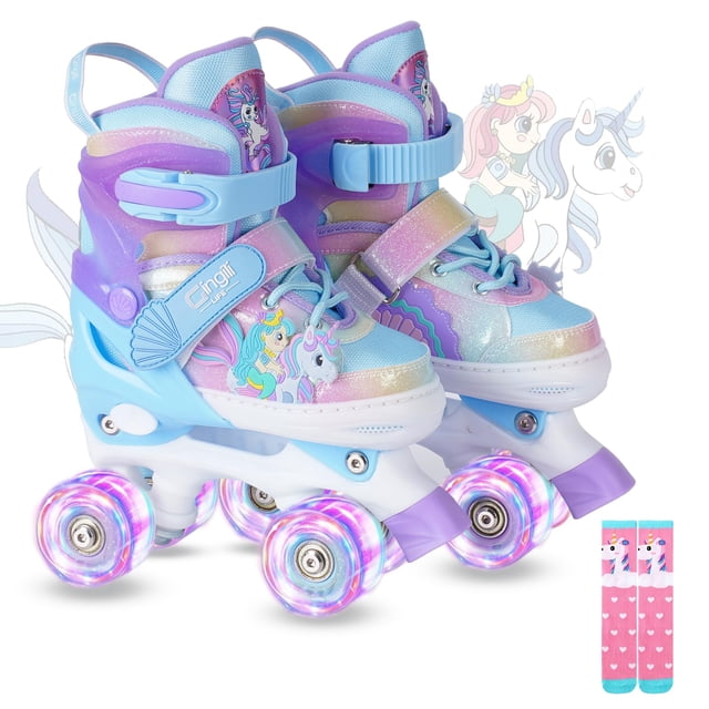 patines gingili life ajustables con iluminación para niñas de 3 a 12 años Par de patines ajustables en tonos pastel azul, morado y rosa con motivos de unicornio y sirena en la bota; hebilla ajustable, correa de velcro y cordones; chasis blanco con freno delantero y ruedas LED multicolor que se iluminan al rodar; incluye calcetines de patinaje; vista 3/4 sobre fondo neutro. También suelen usarse para prácticas de equilibrio y juegos al aire libre.