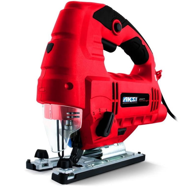 sierra caladora aksi 720w c/laser pro herramienta roja 720 W con velocidades variables, vista 3/4 frontal; empuñadura negra ergonómica, placa base metálica ajustable, protector transparente sobre la hoja tipo T y toma para aspirador visible; apta para cortes en madera, metal y plástico, también usada para proyectos de modelismo hobby.
