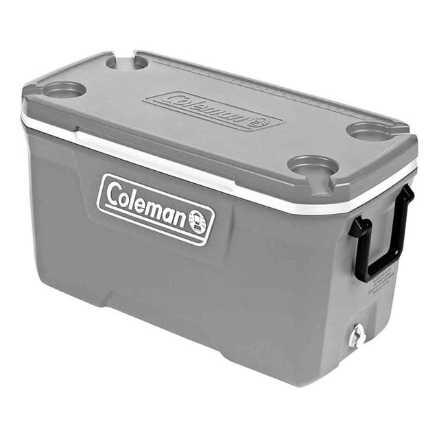 hielera cooler gris 70qt 100 latas portavasos 66 L coleman coleman cooler 70qt Vista en 3/4 de una hielera Coleman gris con tapa plana y cuatro portavasos integrados, asa lateral negra, grifo de desagüe en la esquina y logo Coleman en el costado; capacidad 70 qt (66 L); también suele usarse para mantener hielo y bebidas en eventos al aire libre.