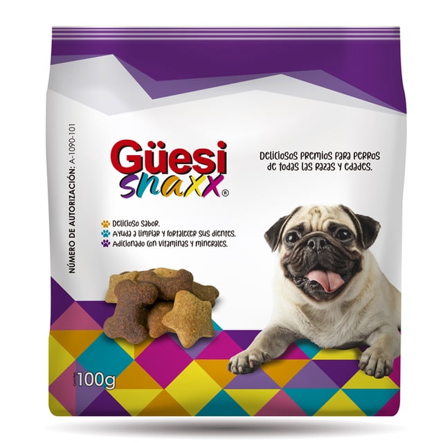 güesi snaxx 30 sobres de 100gr. Paquete frontal de golosinas para perros Güesi Snaxx con logotipo multicolor y foto de un pug; muestra croquetas en forma de hueso y texto que indica delicioso sabor, apoyo para limpiar y fortalecer dientes y adicionado con vitaminas y minerales; adecuado como premio o refuerzo positivo durante el entrenamiento.