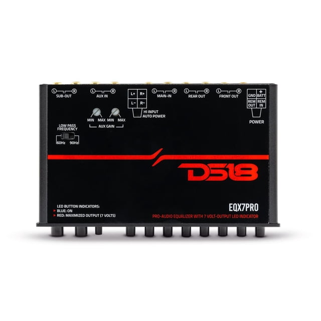 ecualizador de audio ds18 negro con salida de subwoofer y filtros ajustables — Ecualizador estéreo DS18 EQX7PRO 7 bandas, 22.35 x 16.5 x 4.57 cm; vista frontal centrada del módulo negro con logo rojo DS18, panel con etiquetas blancas, siete potenciómetros en el borde frontal, salidas RCA marcadas (sub-out, rear out, front out), entrada AUX y LEDs de estado; montaje compacto para instalación bajo tablero, para ajustar frecuencias y controlar amplificadores en audio para autos.