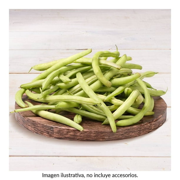 ejote por kilo — Manojo de ejotes sobre tabla de madera en vista cenital, vainas verdes largas y lisas con textura visible; ideal para sopas, ensaladas o gratinados, venta a granel y marca Frutas y Verduras Frescas; suele usarse también para acompañar carnes asadas.