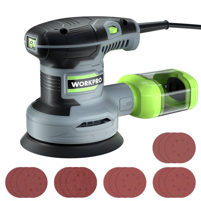 Lijadora Random Orbit WORKPRO de 5 pulgadas y 6 velocidades variables, 2,5 A en vista 3/4; cuerpo gris/verde con interruptor superior, colector de polvo trasero transparente verde, base orbital redonda de 5" con sistema gancho y bucle y 15 discos de lija incluidos; velocidad ajustable 7000–14000 OPM, adecuada para carpintería y acabado de superficies, y a menudo usada para desbastar piezas en proyectos de bricolaje.