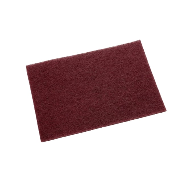 almohadilla de mano 3m scotch-brite general purpose 7447, muy fina 6 x 9 pulgadas vista 3/4 frontal de una almohadilla rectangular color vino con textura fibrosa de óxido de aluminio de grano muy fino, indicada para acabado, limpieza y pulido manual en madera y metal y a menudo usada también para desbaste ligero en restauración automotriz.