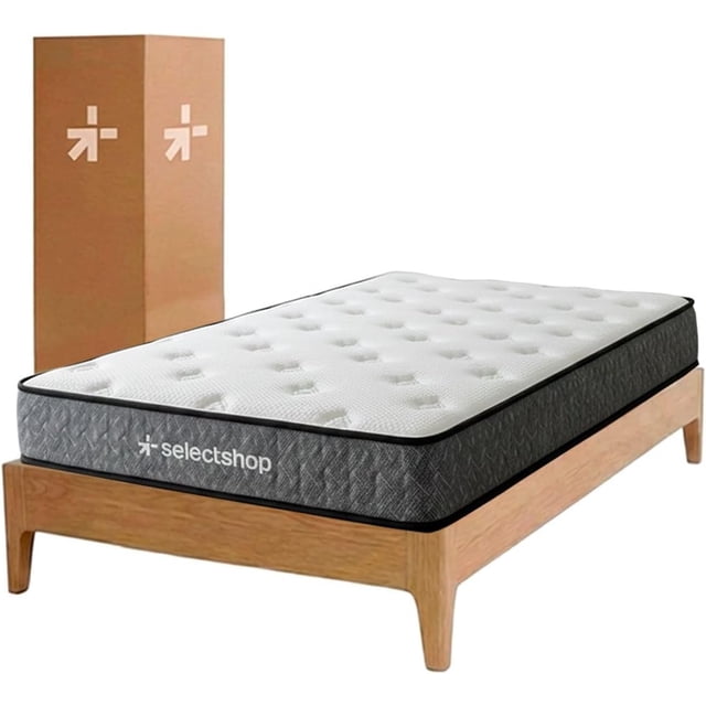 colchón individual en caja esponja memory foam de alta densidad firmeza media suavidad y durabilidad tecnología híbrida ortopédico (blanca, individual) Vista 3/4 sobre base de madera; cara superior blanca acolchada, laterales gris con logo Selectshop y caja de envío cartón al fondo; sin resortes y sellado al vacío listo para desplegar.