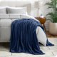 thumbnail image 4 of Manta de Vellón Bare Home Textura de Chevron Microfibra Difusa Tamaño King Azul Oscuro, 4 of 7