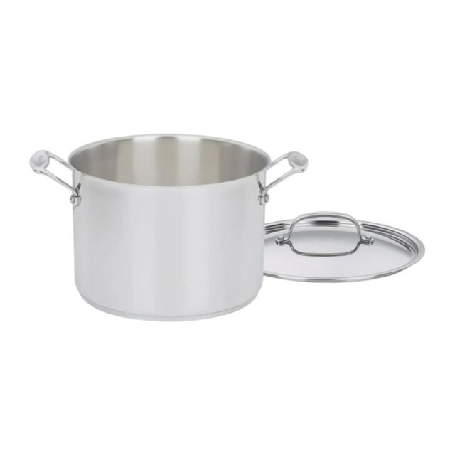 olla stockpot cuisinart chef's classic de acero inoxidable de 8 litros con tapa Plata, vista frontal centrada de olla alta con acabado espejo, asas remachadas Cool Grip en ambos lados y tapa metálica al costado; interior con marcas de medición visibles y base encapsulada de aluminio. Ideal para hervir caldos y cocinar grandes cantidades, y a menudo usada también para envasar alimentos.