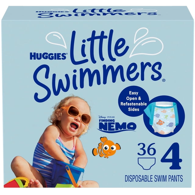 pañales de natación huggies little swimers, talla 4 (11-15 kg), 36 unidades caja frontal azul claro con logo Huggies Little Swimmers y diseño Finding Nemo; número 4 y 36 visibles; gráfico del pañal que muestra laterales reabrochables y ajuste tipo traje de baño, bebé sentado con traje a rayas en primer plano.