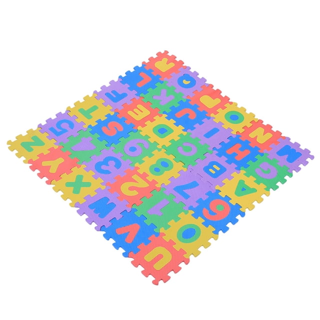 36 piezas de tapete de juego de espuma eva suave con números y letras para bebés y niños, vista inclinada 3/4; 36 piezas cuadradas encajables de 12 x 12 cm con letras y números recortados y textura acanalada en colores brillantes como se muestra; superficie acolchada para gateo, estimulación temprana y aprendizaje de números y letras; ligero, fácil de guardar; a menudo se usa para crear formas modulares de juego.
