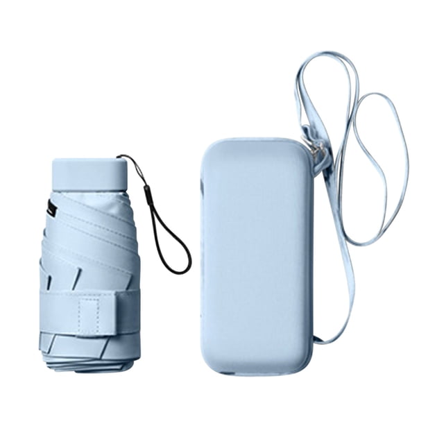 xihbxyly mini sombrilla, protección ultravioleta, plegada en azul claro junto a su funda con correa, vista frontal que muestra la estructura manual de seis pliegues y el tamaño plegado de 15 cm; ligera y portátil, ideal para exteriores en verano y a menudo usada como accesorio compacto para llevar en bolsos de viaje.