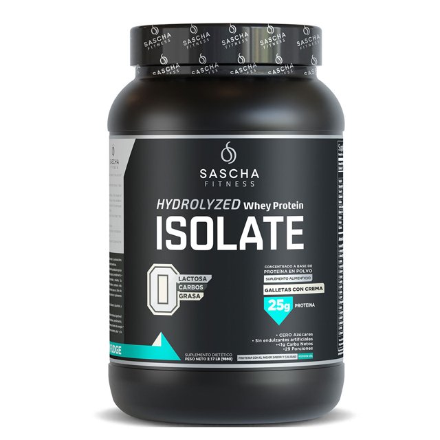 polvo de proteína sabor cookies & cream sascha fitness fitness town sfcc2lb Frasco frontal de 2 lb negro con etiqueta negra y acentos azules que muestra 'Sascha Fitness' y 'ISOLATE'; texto indica 25 g de proteína por porción y sabor galletas con crema, tapa sellada con logo repetido; a menudo usado como suplemento antes o después del entrenamiento.