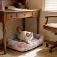thumbnail image 4 of Cama cálida para mascotas, ideal para perros y gatos pequeños y grandes: una colchoneta suave y cómoda con base impermeable y antideslizante para uso en interiores., 4 of 6