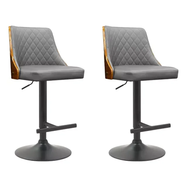 set 2 bancos altos barra desayunador cocina giratorio premium EKE LIFE HOME, par de taburetes giratorios frontales con asiento y respaldo acolchado gris en patrón rombo, costados con panel efecto madera marrón, base circular metálica negra con pistón ajustable y reposapiés; altura total 88.5–109.5 cm, asiento 61.5–72.5 cm. También suele usarse para barras de cafetería o mostradores pequeños.