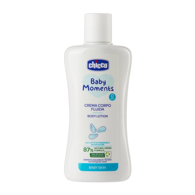 chicco crema corporal líquida baby moments 200ml botella frontal blanca con etiqueta azul y verde que indica 87% ingredientes de origen natural y leche de almendras; crema corporal fluida para piel de bebé, envase de 200 ml sobre fondo neutro, ideal para hidratar y suavizar la piel infantil tras el baño.