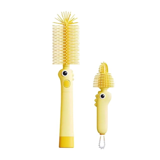juego de cepillo de silicona para biberones y cepillos para pezones - kit portátil de limpieza de 2 piezas para biberones, copas y accesorios. Dos cepillos amarillos de silicona sobre fondo blanco: uno largo con cabeza cilíndrica de cerdas finas y mango ergonómico para limpiar interior de biberones; uno corto con punta cónica para tetinas y anilla para colgar. También usado frecuentemente para limpiar boquillas de vasos reutilizables.