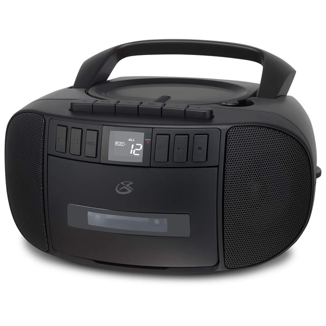 boombox gpx con reproductor de cd y casetes Multicolor, vista frontal centrada con asa superior; radiograbadora portátil con bandeja superior para CD, display digital pequeño y botones físicos, bocinas frontales con rejillas y compartimento de casete visible; a menudo se usa como equipo portátil para habitaciones.