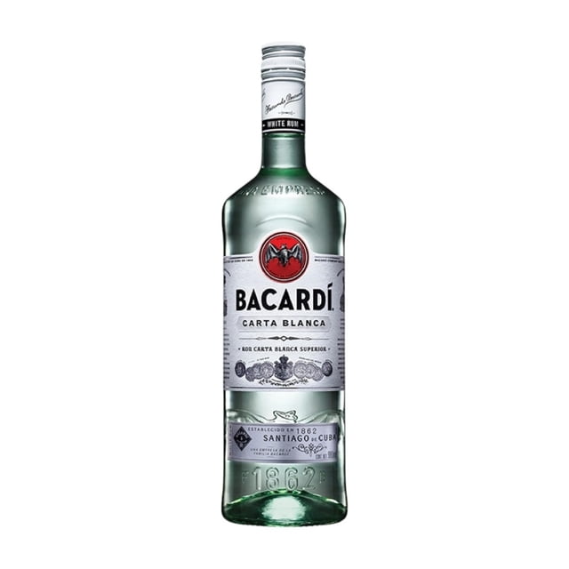 ron bacardí carta blanca superior 980 ml botella frontal con etiqueta blanca y logo del murciélago rojo, texto BACARDÍ legible, cuello con sello plateado y vidrio transparente; ron blanco indicado para cocteles y mezcla suave según ficha del producto.