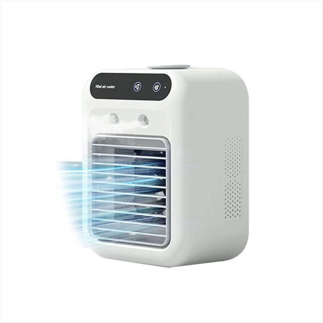 mini aire acondicionado portátil, mini enfriador evaporativo recargable, ventilador personal para espacios pequeños al aire libre — vista frontal 3/4 de un ventilador compacto blanco con rejilla horizontal y lamas inclinables que muestran flujo de aire; panel superior negro con botones táctiles y dos boquillas de niebla visibles, orificios laterales perforados y carcasa plástica de esquinas redondeadas; recargable por USB-C, proporciona refrigeración y humidificación localizada y es adecuado para escritorio o actividades al aire libre.