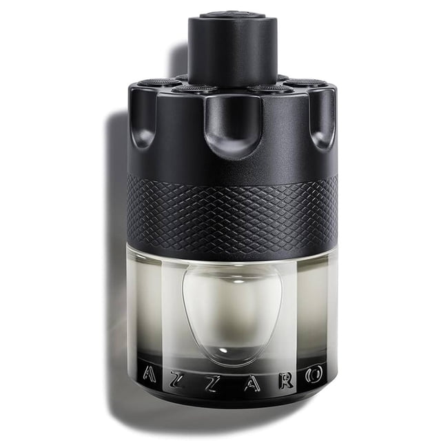 azzaro the most wanted intense 100ml edt spray botella 100 ml para caballero; vista frontal centrada del frasco cilíndrico con base de vidrio transparente que muestra el líquido claro, tapa negra texturizada tipo cilindro con remates metálicos y nombre Azzaro grabado en el borde inferior, fondo blanco.