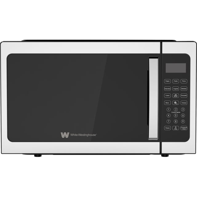 white westinghouse horno de microondas 1.5 pies modelo wwcmv14042wesb display led interior gris manija de aluminio plato giratorio descongelado. Vista frontal centrada del microondas color plata con puerta de vidrio oscuro y logo White‑Westinghouse en el marco inferior. Manija vertical de aluminio a la derecha y panel digital con display LED y botones de membrana; plato giratorio de 34.5 cm visible y controles con función de descongelado. Suele usarse también para recalentar alimentos y preparar porciones individuales.