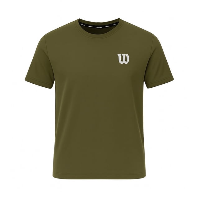 playera deportiva wilson para hombre manga corta color verde talla ch camiseta verde oliva con cuello redondo y corte relajado, vista frontal centrada con logo 'W' blanco en el pecho y tejido liso de secado rápido, ideal para gimnasio o uso diario; fondo blanco.