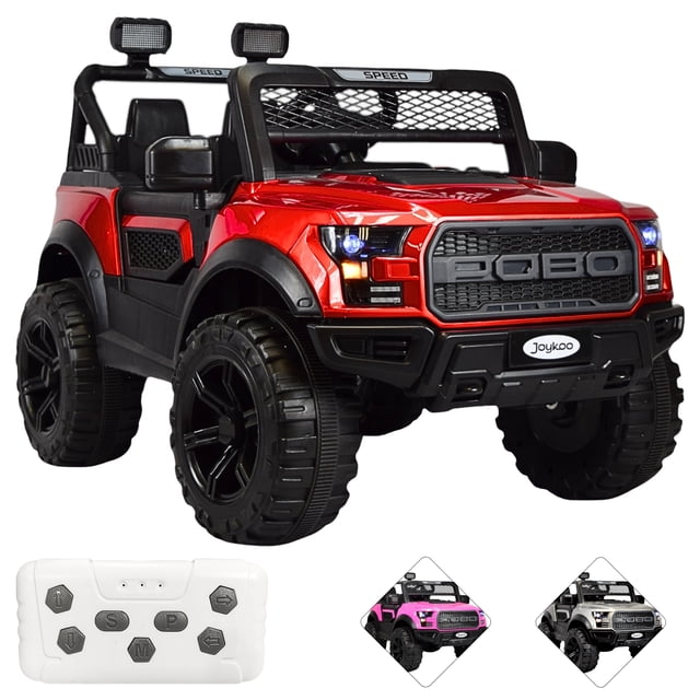 montable eléctrico joykoo raptor para niños control remoto luz led 12v rojo 3/4 frontal de camioneta Raptor roja con parrilla negra y logo, faros LED encendidos, barra con focos y parabrisas; asiento con respaldo y cinturón, volante y grandes ruedas de plástico rígido; control remoto blanco visible abajo; adecuado para niños 3-6 años y hasta 30 kg, conexión Bluetooth/USB para música; también suele usarse como elemento de juego estático en habitaciones infantiles.