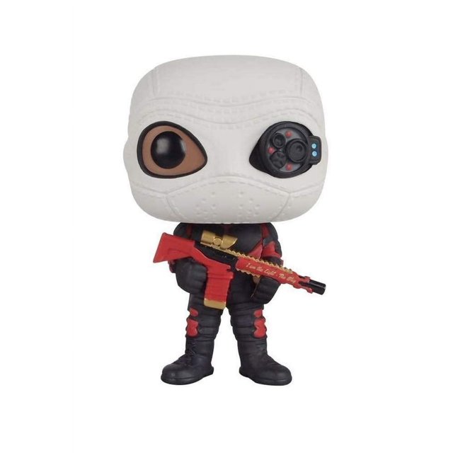 funko pop movies: suicide squad action figure, deadshot (masked) funko - Figura Funko POP Deadshot (enmascarado) en vinil, vista frontal con máscara blanca que muestra un ojo marrón y un ocular tecnológico negro, traje negro con acentos rojos y dorados, sostiene un rifle rojo decorado; 3.54 pulgadas de alto, fondo blanco; también suele usarse como pieza de exhibición coleccionable en vitrinas compactas.