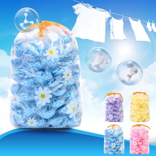 collares de perlas de perfume 50 piezas | amplificador de lavado de aromas frescos Bolsa transparente frontal con 50 bolsitas individuales de perlas aromáticas moradas solubles en agua; cada bolsita muestra cuentas redondas y estampado de flores con cordón naranja en la parte superior; fondo con ropa colgada y burbujas que evocan fragancia; adecuado como aditivo para ropa y para prendas deportivas y pijamas; suele usarse también para perfumar maletas o cajones durante viajes.