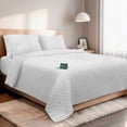 thumbnail image 1 of Dreamlab Edredón Matrimonial Ligero y Juego de Sábanas con Fundas de Almohada Decorativas (7 piezas). Set de Colcha Ligera y Sábanas para Cualquier Temporada. Hipoalergénico. Trébol, Blanco / Blanco, 1 of 10