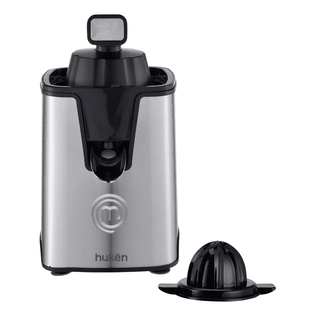 exprimidor electrico masterchef mk-cj-600 para cítricos plateado 200w, vista frontal centrada en acero inoxidable con borde superior negro, incluye cono exprimidor negro desmontable y filtro ajustable para controlar la pulpa, vertedor anti goteo visible y logo en la parte frontal; extractor de 200 W para jugos caseros, también suele usarse para preparar porciones individuales en desayunos.