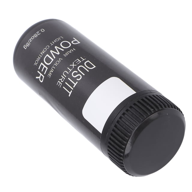 polvo voluminizador, control de aceite portátil de cabello mate y amigable para la piel para viajar en el hogar para peluquería envase negro inclinado con etiqueta en inglés, 8G (0.3oz) visible; frasco de plástico con tapa roscada, diseñado para crear textura mate y volumen en las raíces, uso doméstico y profesional; también usado como texturizante de viaje para retoques rápidos.