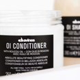 thumbnail image 2 of Acondicionador Davines OI 8.8 Onzas Líquidas, 2 of 8