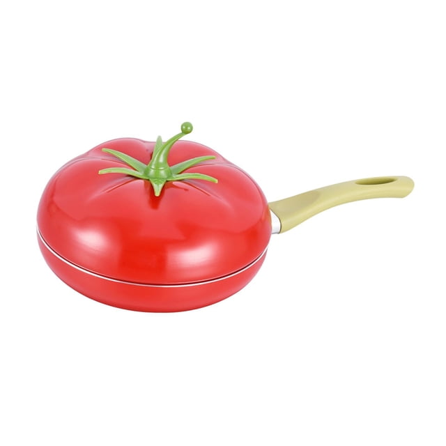 sartén antiadherente sartén redonda sartén salteada con tapa de cocina anti -caldera mango de cocinero utensilios de cocina de cocción para el hogar en forma de Tomate. Vista 3/4 frontal: sartén redonda de aluminio rojo con tapa moldeada en forma de tomate y detalle verde en la cima, mango ergonómico verde claro con orificio para colgar; recubrimiento antiadherente según especificación, diámetro 35 cm (13.78 in) y compatible con inducción, gas, eléctrica y cerámica. La tapa incluida ayuda a retener humedad; a menudo se usa también para cocinar porciones individuales en viajes.